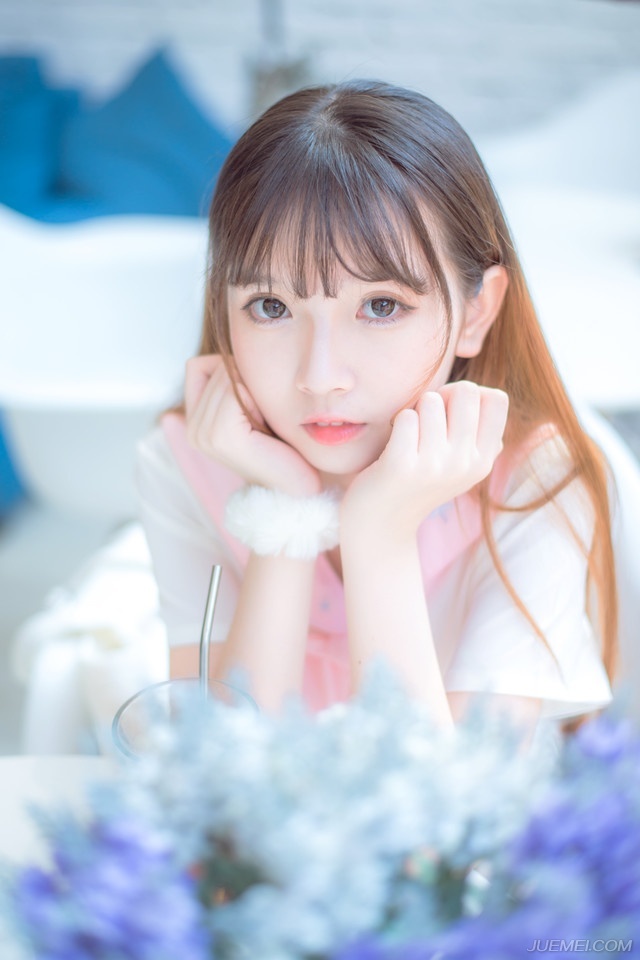 如果有人觉得你傻，你就继续装傻，反正闲着没事，逗他玩儿呗!
